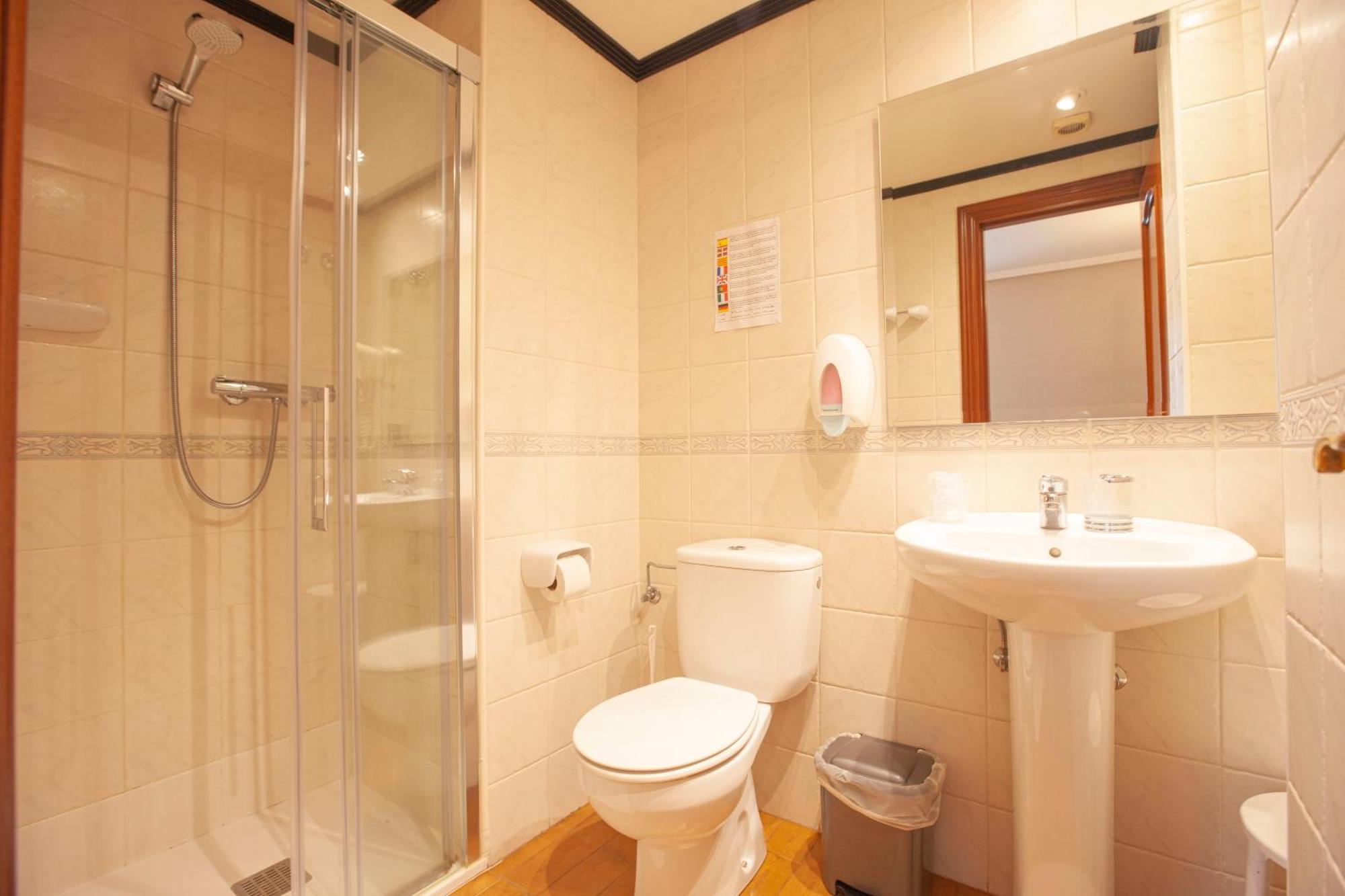 Chambre Triple avec Salle de Bains Privative